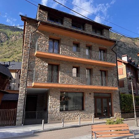 Espot Cowork & Apartments - L'Amfitriona Εξωτερικό φωτογραφία
