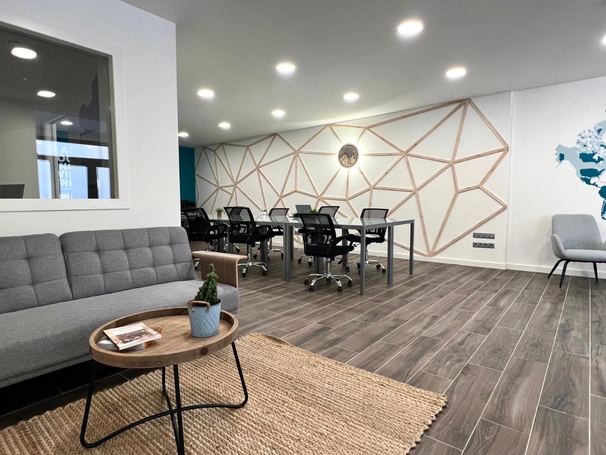 Espot Cowork & Apartments - L'Amfitriona Εξωτερικό φωτογραφία