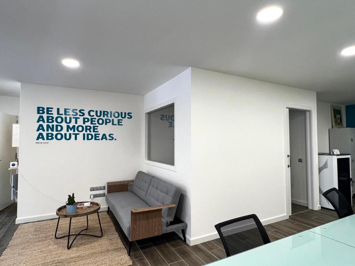 Espot Cowork & Apartments - L'Amfitriona Εξωτερικό φωτογραφία