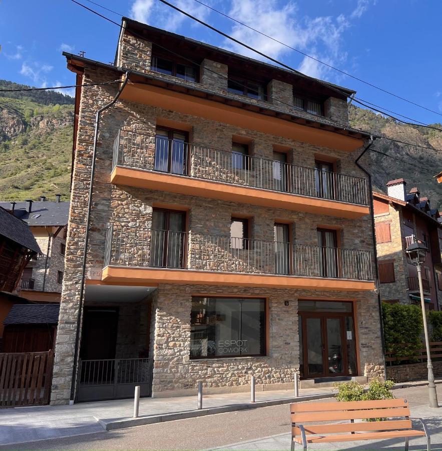 Espot Cowork & Apartments - L'Amfitriona Εξωτερικό φωτογραφία